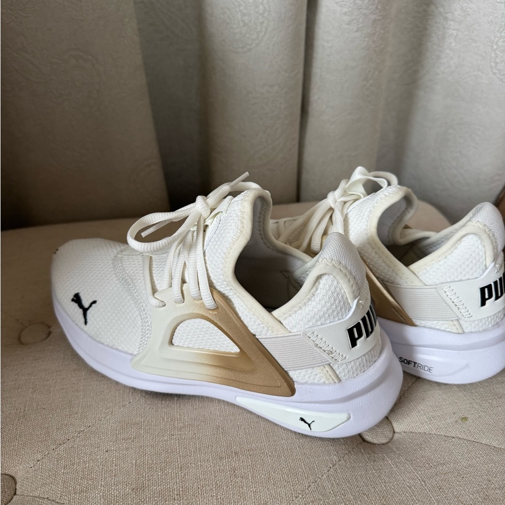 Puma Red SOFTRIDE Sneakers Box
